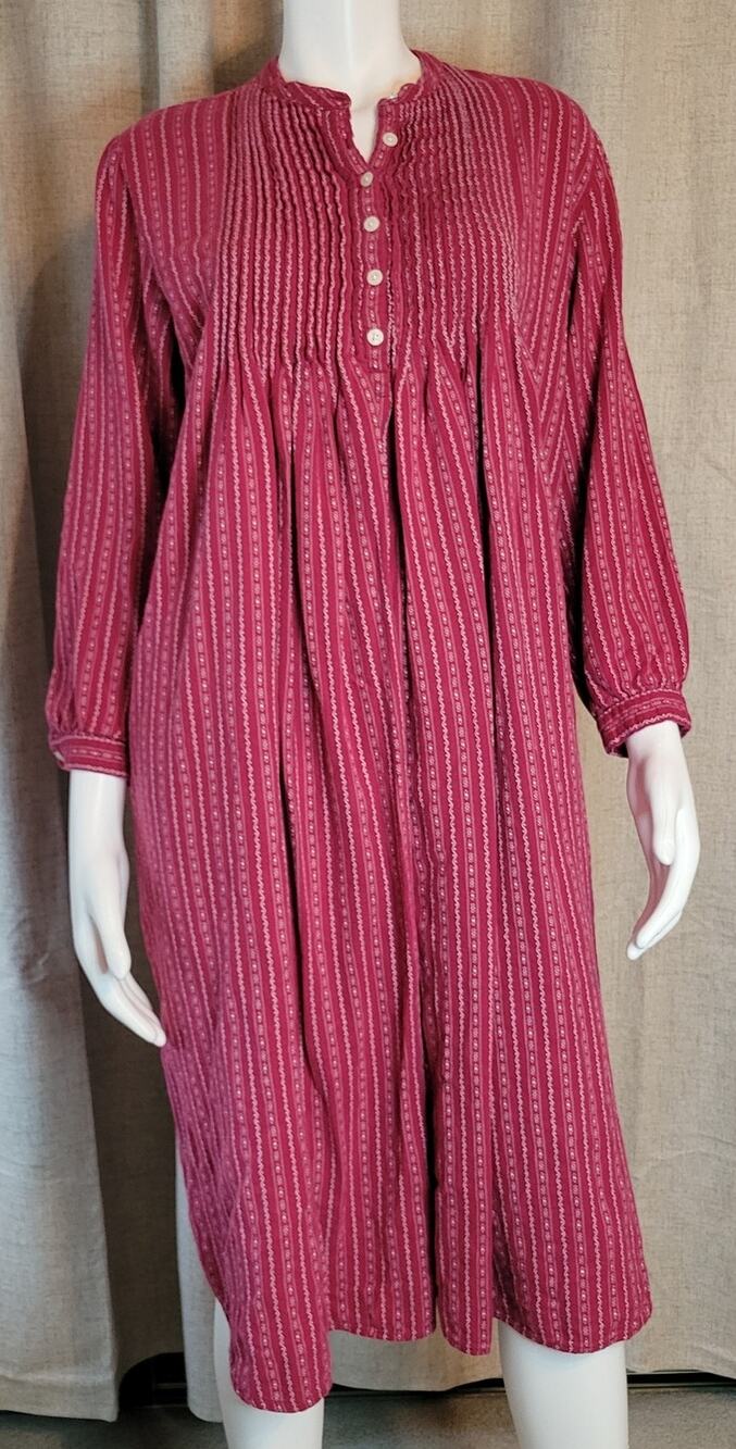 VTG 90s L.L. Bean 100% Cotton Long Night Gown Women's Pintuck Med P #205466